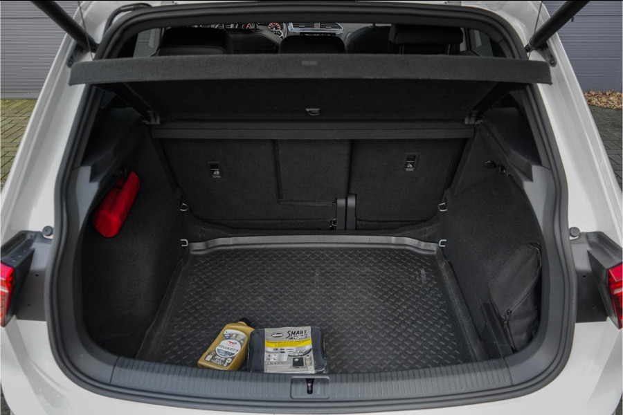 Volkswagen Tiguan 1.5 TSI R-Line Pano ACC 21" BTW Volkswagen Tiguan 1.5 TSI R-Line Pano ACC 21" BTW