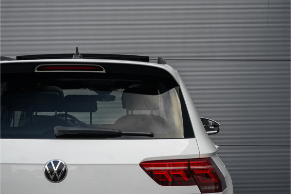 Volkswagen Tiguan 1.5 TSI R-Line Pano ACC 21" BTW Volkswagen Tiguan 1.5 TSI R-Line Pano ACC 21" BTW