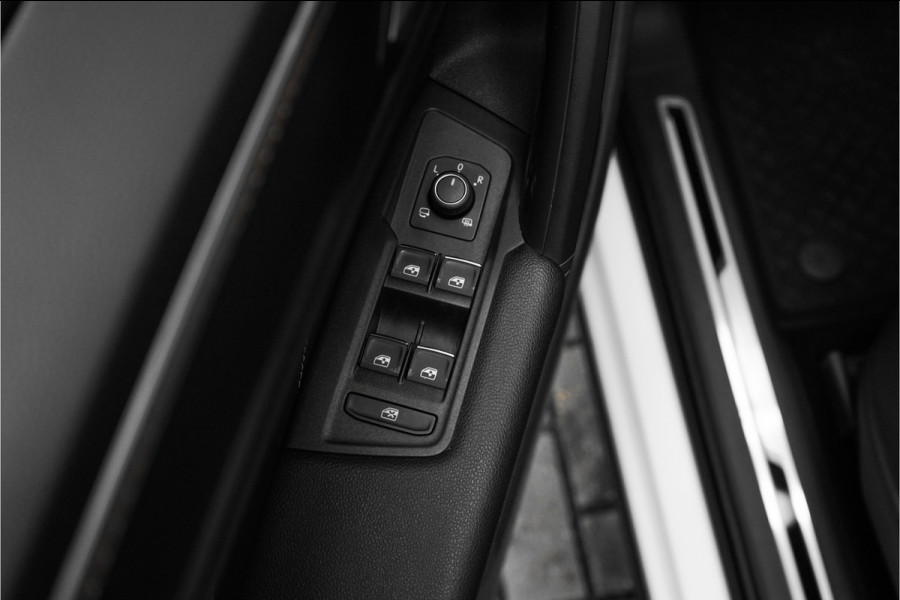 Volkswagen Tiguan 1.5 TSI R-Line Pano ACC 21" BTW Volkswagen Tiguan 1.5 TSI R-Line Pano ACC 21" BTW