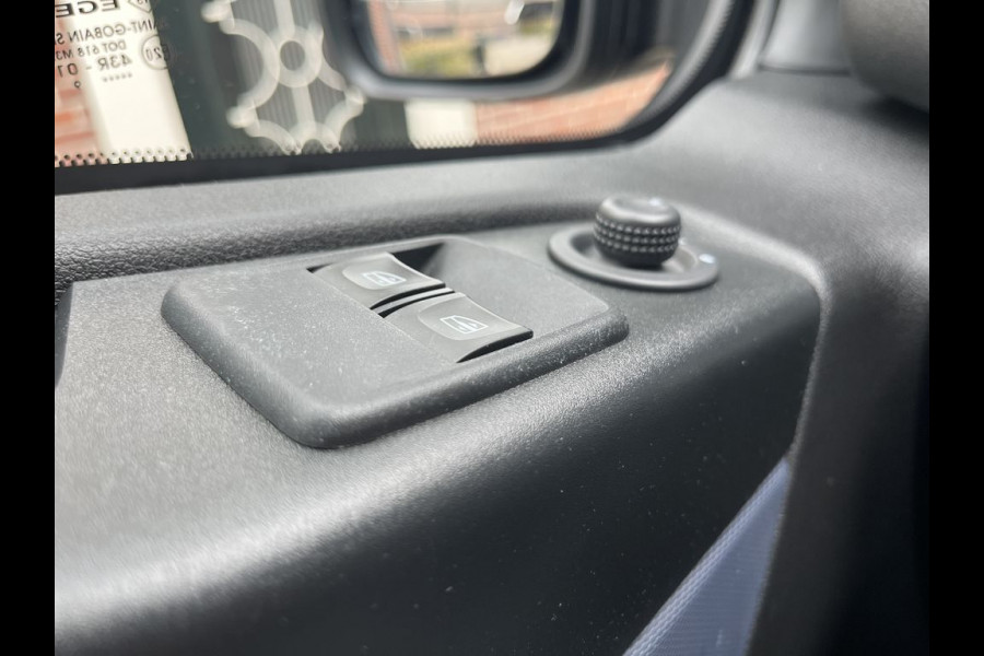 Opel Vivaro 1.6 CDTI E6 126pk Edition BPM Vrij! Lease €220 /m, Trekhaak, Airco, Navi, PDC, Cruise controle, Onderhoudshistorie aanwezig Opel Vivaro 1.6 CDTI E6 126pk Edition BPM Vrij! Lease €220 /m, Trekhaak, Airco, Navi, PDC, Cruise controle, Onderhoudshistorie aanwezig