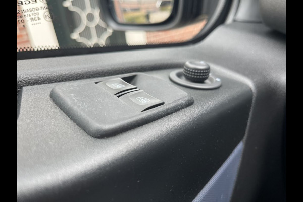 Opel Vivaro 1.6 CDTI E6 126pk Edition BPM Vrij! Lease €220 /m, Trekhaak, Airco, Navi, PDC, Cruise controle, Onderhoudshistorie aanwezig Opel Vivaro 1.6 CDTI E6 126pk Edition BPM Vrij! Lease €220 /m, Trekhaak, Airco, Navi, PDC, Cruise controle, Onderhoudshistorie aanwezig