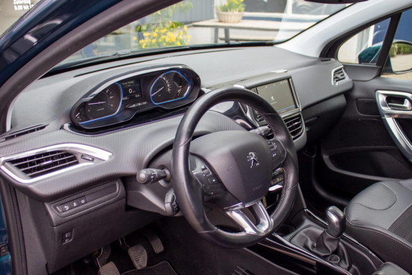 Peugeot 2008 1.2 PureTech Allure 110pk | Prijs rijklaar incl. 12 mnd garantie | Trekhaak Lmv Camera Clima Navi Bluetooth