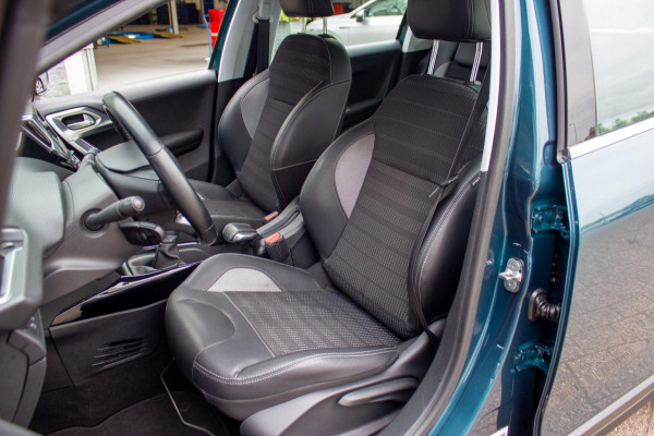 Peugeot 2008 1.2 PureTech Allure 110pk | Prijs rijklaar incl. 12 mnd garantie | Trekhaak Lmv Camera Clima Navi Bluetooth