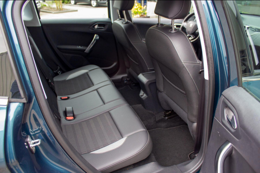 Peugeot 2008 1.2 PureTech Allure 110pk | Prijs rijklaar incl. 12 mnd garantie | Trekhaak Lmv Camera Clima Navi Bluetooth