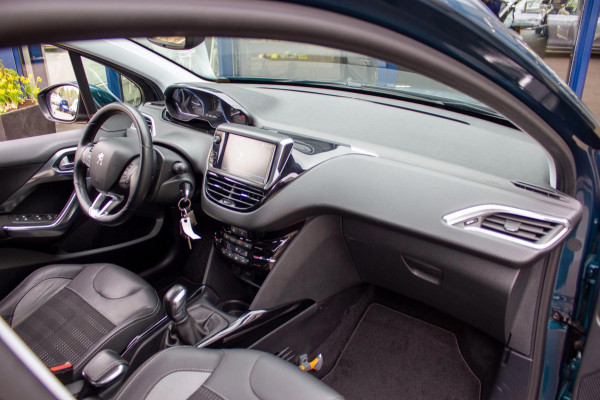 Peugeot 2008 1.2 PureTech Allure 110pk | Prijs rijklaar incl. 12 mnd garantie | Trekhaak Lmv Camera Clima Navi Bluetooth