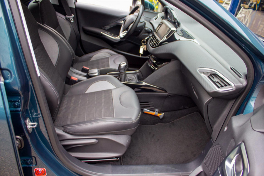 Peugeot 2008 1.2 PureTech Allure 110pk | Prijs rijklaar incl. 12 mnd garantie | Trekhaak Lmv Camera Clima Navi Bluetooth