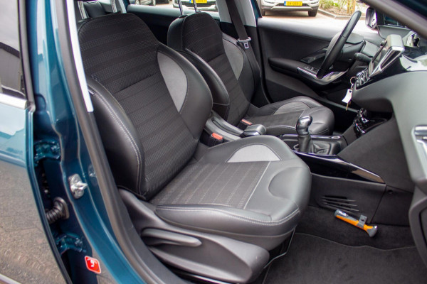 Peugeot 2008 1.2 PureTech Allure 110pk | Prijs rijklaar incl. 12 mnd garantie | Trekhaak Lmv Camera Clima Navi Bluetooth