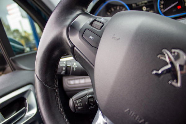 Peugeot 2008 1.2 PureTech Allure 110pk | Prijs rijklaar incl. 12 mnd garantie | Trekhaak Lmv Camera Clima Navi Bluetooth