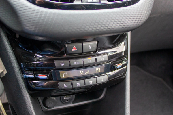 Peugeot 2008 1.2 PureTech Allure 110pk | Prijs rijklaar incl. 12 mnd garantie | Trekhaak Lmv Camera Clima Navi Bluetooth
