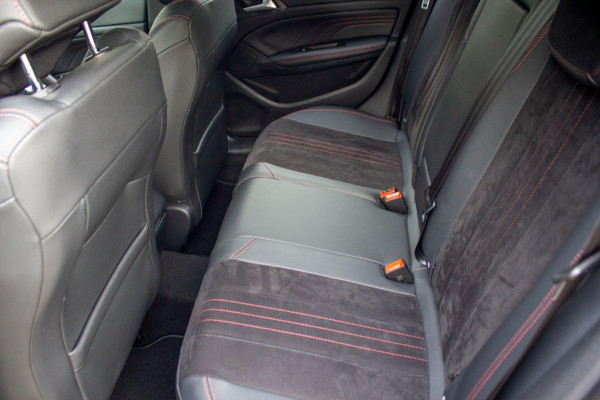 Peugeot 308 SW 1.6 e-THP GT 225 | Prijs rijklaar incl. 12 mnd garantie | Lmv Navi Trekhaak Keyless Stoelverw+massage Peugeot 308 SW 1.6 e-THP GT 225 | Prijs rijklaar incl. 12 mnd garantie | Lmv Navi Trekhaak Keyless Stoelverw+massage