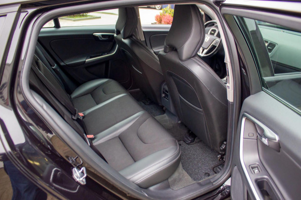 Volvo V60 1.5 T3 Polar | Prijs rijklaar incl. 12 mnd garantie | Lmv Navi Pdc Bluetooth Stoelverwarming Cruise