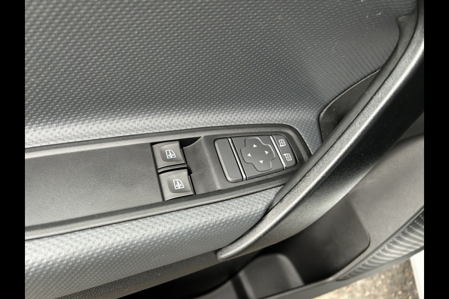 Mercedes-Benz Citan 110 CDI L2 XL Pro / 3 Zitplaatsen / MBUX / Camera / Cruise control / Airco