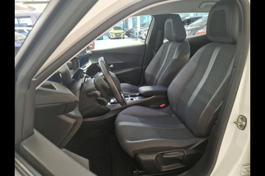 Peugeot e-2008 EV Allure 50 kWh SOH 86,7% | Navigatie | Adaptieve Cruise Control | Achteruitrijcamera | Parkeersensoren voor en achter Peugeot e-2008 EV Allure 50 kWh SOH 86,7% | Navigatie | Adaptieve Cruise Control | Achteruitrijcamera | Parkeersensoren voor en achter