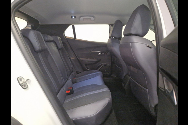 Peugeot e-2008 EV Allure 50 kWh SOH 86,7% | Navigatie | Adaptieve Cruise Control | Achteruitrijcamera | Parkeersensoren voor en achter Peugeot e-2008 EV Allure 50 kWh SOH 86,7% | Navigatie | Adaptieve Cruise Control | Achteruitrijcamera | Parkeersensoren voor en achter