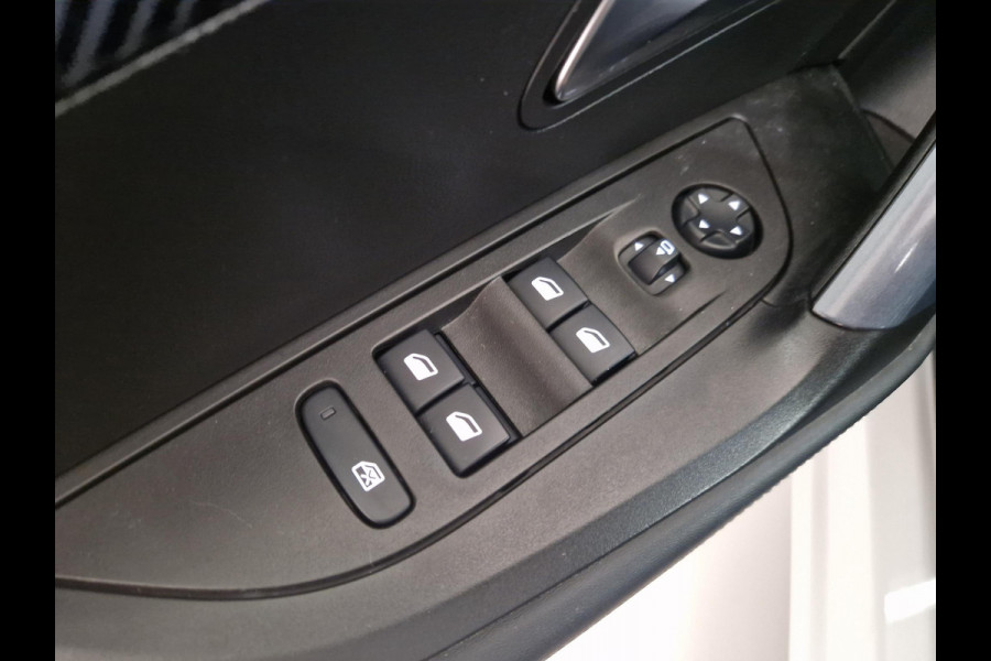 Peugeot e-2008 EV Allure 50 kWh SOH 86,7% | Navigatie | Adaptieve Cruise Control | Achteruitrijcamera | Parkeersensoren voor en achter Peugeot e-2008 EV Allure 50 kWh SOH 86,7% | Navigatie | Adaptieve Cruise Control | Achteruitrijcamera | Parkeersensoren voor en achter