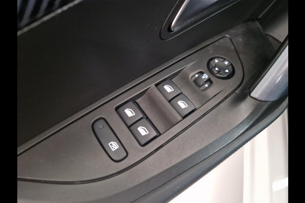 Peugeot e-2008 EV Allure 50 kWh SOH 86,7% | Navigatie | Adaptieve Cruise Control | Achteruitrijcamera | Parkeersensoren voor en achter Peugeot e-2008 EV Allure 50 kWh SOH 86,7% | Navigatie | Adaptieve Cruise Control | Achteruitrijcamera | Parkeersensoren voor en achter