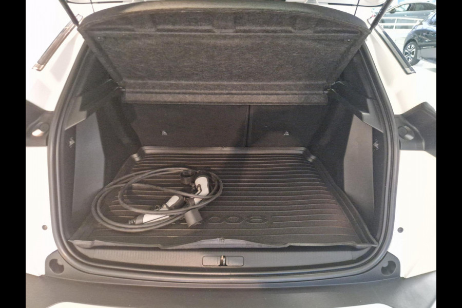 Peugeot e-2008 EV Allure 50 kWh SOH 86,7% | Navigatie | Adaptieve Cruise Control | Achteruitrijcamera | Parkeersensoren voor en achter Peugeot e-2008 EV Allure 50 kWh SOH 86,7% | Navigatie | Adaptieve Cruise Control | Achteruitrijcamera | Parkeersensoren voor en achter