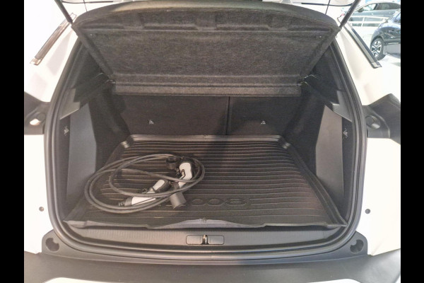 Peugeot e-2008 EV Allure 50 kWh SOH 86,7% | Navigatie | Adaptieve Cruise Control | Achteruitrijcamera | Parkeersensoren voor en achter Peugeot e-2008 EV Allure 50 kWh SOH 86,7% | Navigatie | Adaptieve Cruise Control | Achteruitrijcamera | Parkeersensoren voor en achter