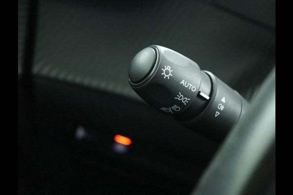 Peugeot e-208 EV Allure Pack 50 kWh|SOH 90%|Camera|Stoelverwarming Peugeot e-208 EV Allure Pack 50 kWh|SOH 90%|Camera|Stoelverwarming