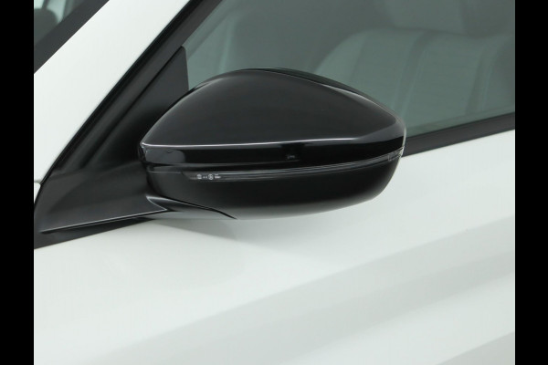 Peugeot e-208 EV Allure Pack 50 kWh|SOH 90%|Camera|Stoelverwarming Peugeot e-208 EV Allure Pack 50 kWh|SOH 90%|Camera|Stoelverwarming