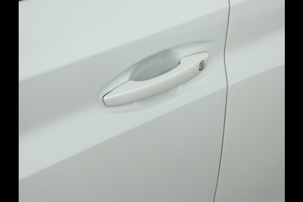 Peugeot e-208 EV Allure Pack 50 kWh|SOH 90%|Camera|Stoelverwarming Peugeot e-208 EV Allure Pack 50 kWh|SOH 90%|Camera|Stoelverwarming