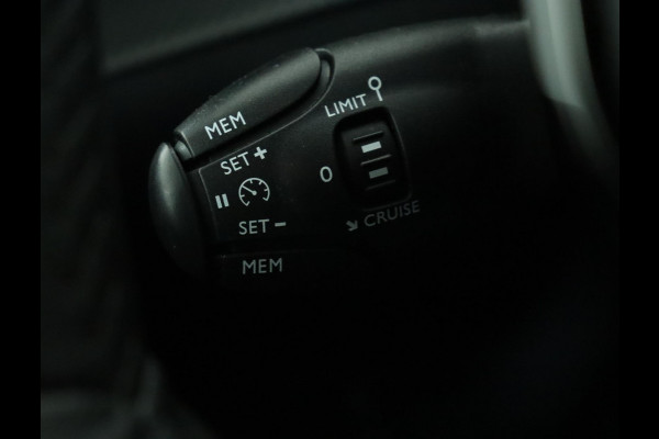 Peugeot e-208 EV Allure Pack 50 kWh|SOH 90%|Camera|Stoelverwarming Peugeot e-208 EV Allure Pack 50 kWh|SOH 90%|Camera|Stoelverwarming