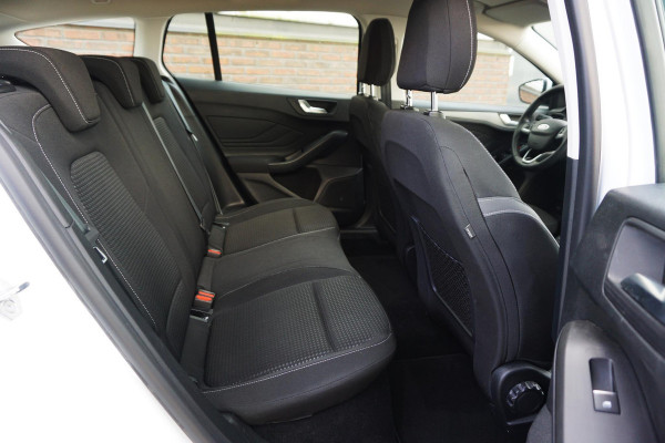 Ford FOCUS Wagon 1.0 EcoBoost 125PK Hybrid Connected/Comfortstoel/ Trekhaak afneembaar.
