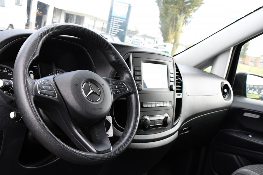Mercedes-Benz Vito 119 CDI L2 DC Black Edition Camera, Cruise, LED, Carplay, Automaat, Stoelverwarming, 190pk, Trekhaak, Uniek! Mercedes-Benz Vito 119 CDI L2 DC Black Edition Camera, Cruise, LED, Carplay, Automaat, Stoelverwarming, 190pk, Trekhaak, Uniek!