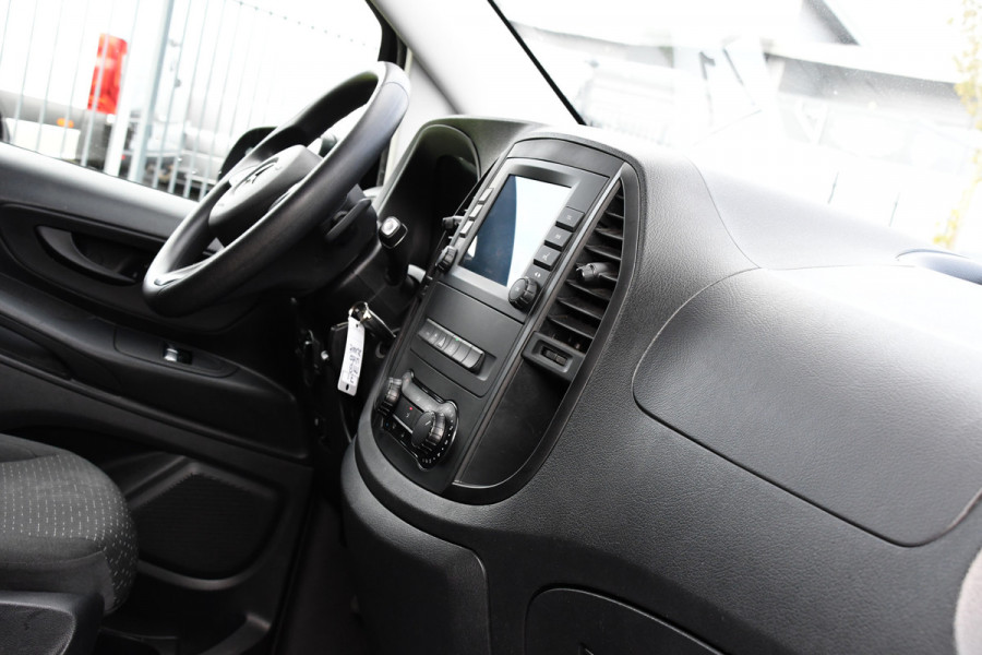 Mercedes-Benz Vito 119 CDI L2 DC Black Edition Camera, Cruise, LED, Carplay, Automaat, Stoelverwarming, 190pk, Trekhaak, Uniek! Mercedes-Benz Vito 119 CDI L2 DC Black Edition Camera, Cruise, LED, Carplay, Automaat, Stoelverwarming, 190pk, Trekhaak, Uniek!
