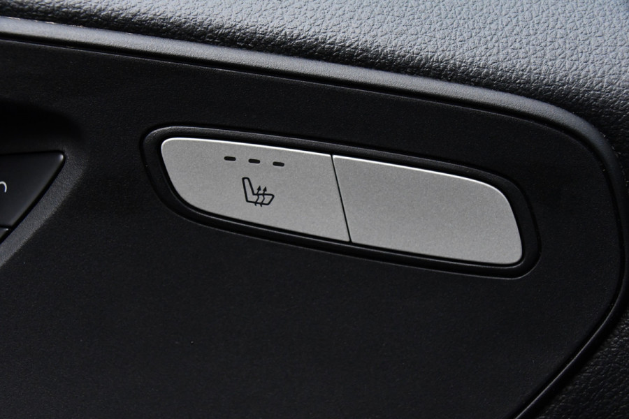 Mercedes-Benz Vito 119 CDI L2 DC Black Edition Camera, Cruise, LED, Carplay, Automaat, Stoelverwarming, 190pk, Trekhaak, Uniek! Mercedes-Benz Vito 119 CDI L2 DC Black Edition Camera, Cruise, LED, Carplay, Automaat, Stoelverwarming, 190pk, Trekhaak, Uniek!