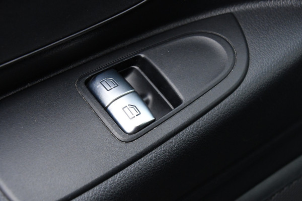 Mercedes-Benz Vito 119 CDI L2 DC Black Edition Camera, Cruise, LED, Carplay, Automaat, Stoelverwarming, 190pk, Trekhaak, Uniek! Mercedes-Benz Vito 119 CDI L2 DC Black Edition Camera, Cruise, LED, Carplay, Automaat, Stoelverwarming, 190pk, Trekhaak, Uniek!