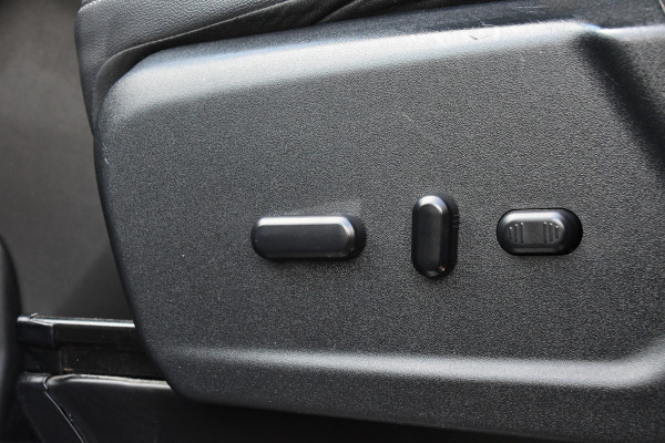 Ford Transit Custom 320 2.0 TDCI L2H1 Tourneo Adaptieve Cruise, 8 Persoons, Camera, 185pk, Carplay, Xenon, Leder, Full Options! Ford Transit Custom 320 2.0 TDCI L2H1 Tourneo Adaptieve Cruise, 8 Persoons, Camera, 185pk, Carplay, Xenon, Leder, Full Options!