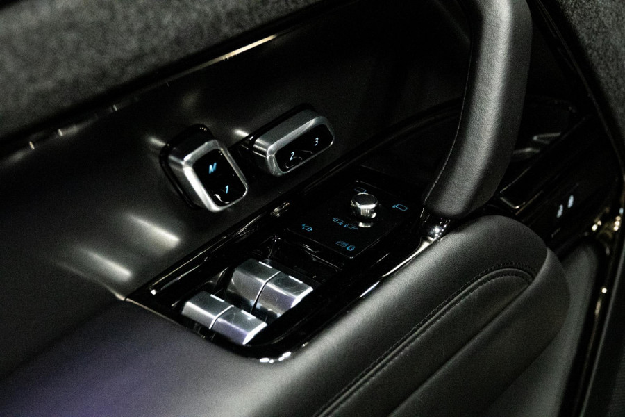 Land Rover Range Rover Sport D300 HSE Dynamic *Meridian / Luchtvering / Stoelventilatie / Panorama / HUD / Surround View* Land Rover Range Rover Sport D300 HSE Dynamic *Meridian / Luchtvering / Stoelventilatie / Panorama / HUD / Surround View*