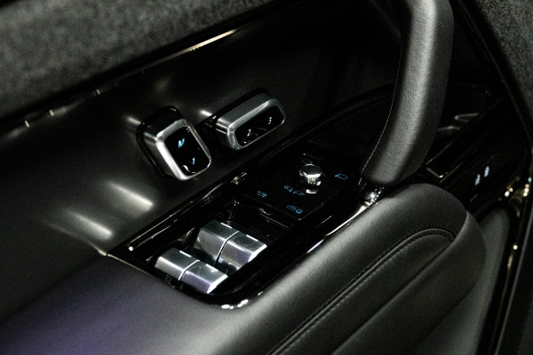 Land Rover Range Rover Sport D300 HSE Dynamic *Meridian / Luchtvering / Stoelventilatie / Panorama / HUD / Surround View* Land Rover Range Rover Sport D300 HSE Dynamic *Meridian / Luchtvering / Stoelventilatie / Panorama / HUD / Surround View*