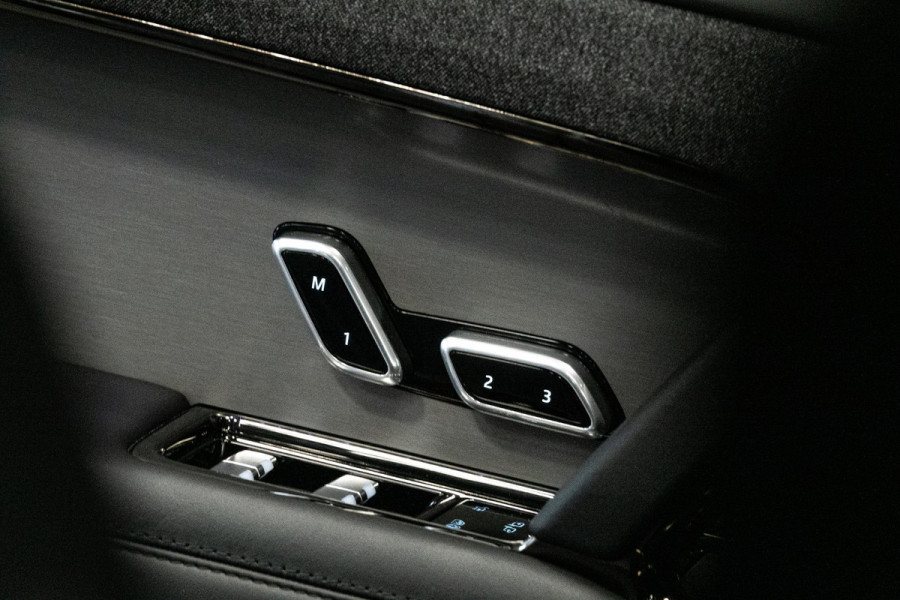 Land Rover Range Rover Sport D300 HSE Dynamic *Meridian / Luchtvering / Stoelventilatie / Panorama / HUD / Surround View* Land Rover Range Rover Sport D300 HSE Dynamic *Meridian / Luchtvering / Stoelventilatie / Panorama / HUD / Surround View*