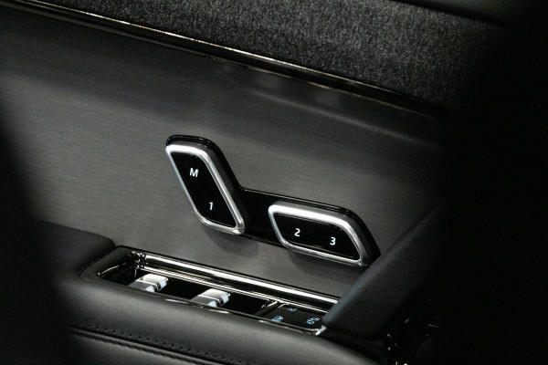 Land Rover Range Rover Sport D300 HSE Dynamic *Meridian / Luchtvering / Stoelventilatie / Panorama / HUD / Surround View* Land Rover Range Rover Sport D300 HSE Dynamic *Meridian / Luchtvering / Stoelventilatie / Panorama / HUD / Surround View*