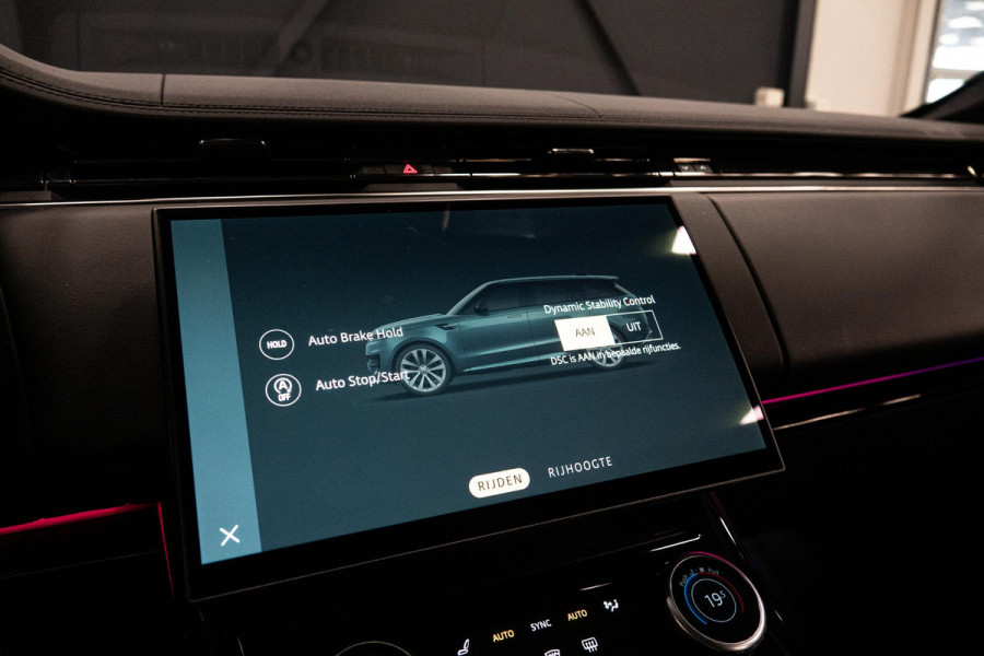 Land Rover Range Rover Sport D300 HSE Dynamic *Meridian / Luchtvering / Stoelventilatie / Panorama / HUD / Surround View* Land Rover Range Rover Sport D300 HSE Dynamic *Meridian / Luchtvering / Stoelventilatie / Panorama / HUD / Surround View*