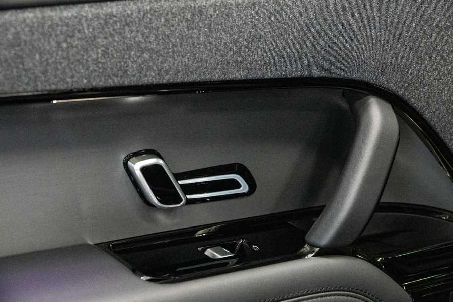 Land Rover Range Rover Sport D300 HSE Dynamic *Meridian / Luchtvering / Stoelventilatie / Panorama / HUD / Surround View* Land Rover Range Rover Sport D300 HSE Dynamic *Meridian / Luchtvering / Stoelventilatie / Panorama / HUD / Surround View*