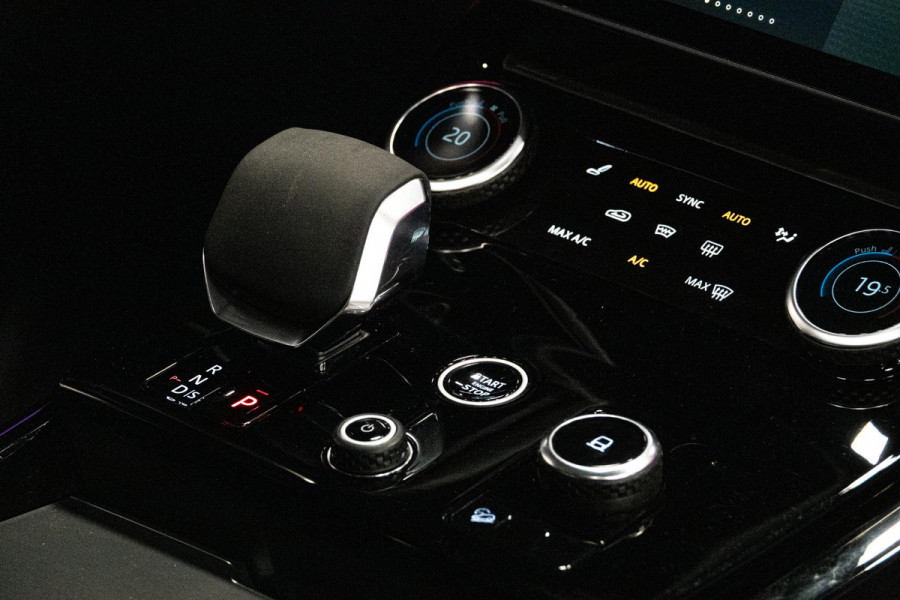 Land Rover Range Rover Sport D300 HSE Dynamic *Meridian / Luchtvering / Stoelventilatie / Panorama / HUD / Surround View* Land Rover Range Rover Sport D300 HSE Dynamic *Meridian / Luchtvering / Stoelventilatie / Panorama / HUD / Surround View*