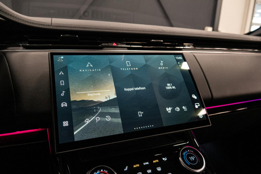 Land Rover Range Rover Sport D300 HSE Dynamic *Meridian / Luchtvering / Stoelventilatie / Panorama / HUD / Surround View* Land Rover Range Rover Sport D300 HSE Dynamic *Meridian / Luchtvering / Stoelventilatie / Panorama / HUD / Surround View*