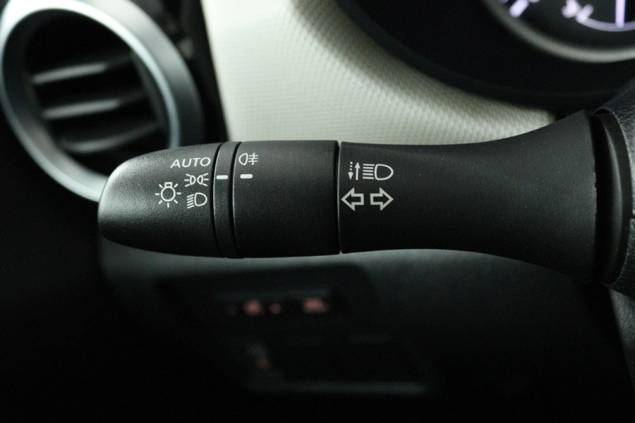 Nissan Micra 1.0L Acenta (PARKEERSENSOREN, ACHTERUITRIJCAMERA, CRUISE CONTROL, NAVIGATIE, BOSE AUDIO, GOED ONDERHOUDEN) Nissan Micra 1.0L Acenta (PARKEERSENSOREN, ACHTERUITRIJCAMERA, CRUISE CONTROL, NAVIGATIE, BOSE AUDIO, GOED ONDERHOUDEN)