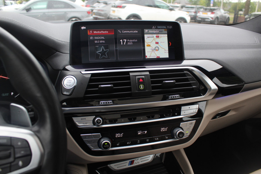 BMW X4 M40i High Executive / Trekhaak / Panoramadak / Camera / Head-up / Luxe Leder / 21'' / Harman Kardon / Navigatie / Stuur+Stoelverwarming / DAB / Dodehoek / Cruise Control BMW X4 M40i High Executive / Trekhaak / Panoramadak / Camera / Head-up / Luxe Leder / 21'' / Harman Kardon / Navigatie / Stuur+Stoelverwarming / DAB / Dodehoek / Cruise Control