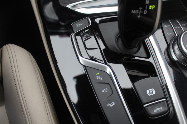 BMW X4 M40i High Executive / Trekhaak / Panoramadak / Camera / Head-up / Luxe Leder / 21'' / Harman Kardon / Navigatie / Stuur+Stoelverwarming / DAB / Dodehoek / Cruise Control BMW X4 M40i High Executive / Trekhaak / Panoramadak / Camera / Head-up / Luxe Leder / 21'' / Harman Kardon / Navigatie / Stuur+Stoelverwarming / DAB / Dodehoek / Cruise Control