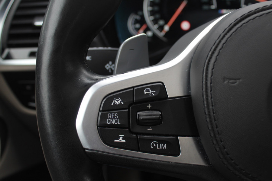 BMW X4 M40i High Executive / Trekhaak / Panoramadak / Camera / Head-up / Luxe Leder / 21'' / Harman Kardon / Navigatie / Stuur+Stoelverwarming / DAB / Dodehoek / Cruise Control BMW X4 M40i High Executive / Trekhaak / Panoramadak / Camera / Head-up / Luxe Leder / 21'' / Harman Kardon / Navigatie / Stuur+Stoelverwarming / DAB / Dodehoek / Cruise Control