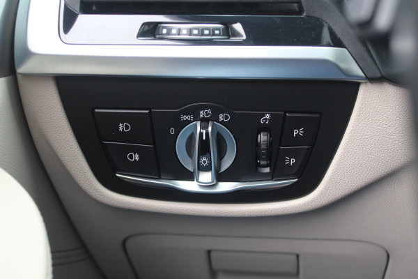 BMW X4 M40i High Executive / Trekhaak / Panoramadak / Camera / Head-up / Luxe Leder / 21'' / Harman Kardon / Navigatie / Stuur+Stoelverwarming / DAB / Dodehoek / Cruise Control BMW X4 M40i High Executive / Trekhaak / Panoramadak / Camera / Head-up / Luxe Leder / 21'' / Harman Kardon / Navigatie / Stuur+Stoelverwarming / DAB / Dodehoek / Cruise Control