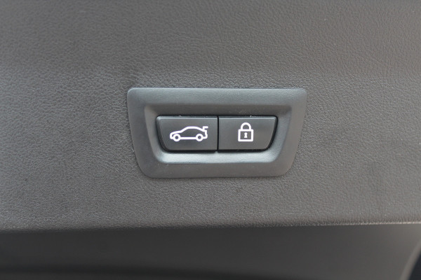 BMW X4 M40i High Executive / Trekhaak / Panoramadak / Camera / Head-up / Luxe Leder / 21'' / Harman Kardon / Navigatie / Stuur+Stoelverwarming / DAB / Dodehoek / Cruise Control BMW X4 M40i High Executive / Trekhaak / Panoramadak / Camera / Head-up / Luxe Leder / 21'' / Harman Kardon / Navigatie / Stuur+Stoelverwarming / DAB / Dodehoek / Cruise Control