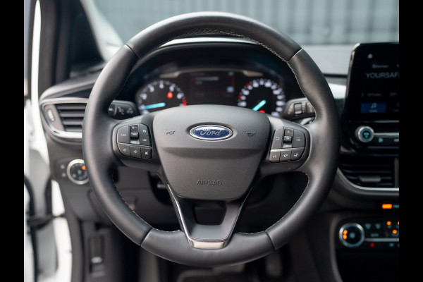 Ford Fiesta 1.0 EcoB. Aut. Titanium | Trekhaak | Stoel & Stuur verw. | Camera | Navi | PDC V&A | Prijs Rijklaar!! Ford Fiesta 1.0 EcoB. Aut. Titanium | Trekhaak | Stoel & Stuur verw. | Camera | Navi | PDC V&A | Prijs Rijklaar!!