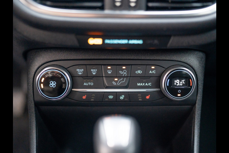 Ford Fiesta 1.0 EcoB. Aut. Titanium | Trekhaak | Stoel & Stuur verw. | Camera | Navi | PDC V&A | Prijs Rijklaar!! Ford Fiesta 1.0 EcoB. Aut. Titanium | Trekhaak | Stoel & Stuur verw. | Camera | Navi | PDC V&A | Prijs Rijklaar!!