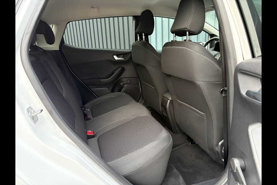 Ford Fiesta 1.0 EcoB. Aut. Titanium | Trekhaak | Stoel & Stuur verw. | Camera | Navi | PDC V&A | Prijs Rijklaar!! Ford Fiesta 1.0 EcoB. Aut. Titanium | Trekhaak | Stoel & Stuur verw. | Camera | Navi | PDC V&A | Prijs Rijklaar!!