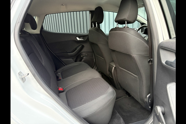 Ford Fiesta 1.0 EcoB. Aut. Titanium | Trekhaak | Stoel & Stuur verw. | Camera | Navi | PDC V&A | Prijs Rijklaar!! Ford Fiesta 1.0 EcoB. Aut. Titanium | Trekhaak | Stoel & Stuur verw. | Camera | Navi | PDC V&A | Prijs Rijklaar!!